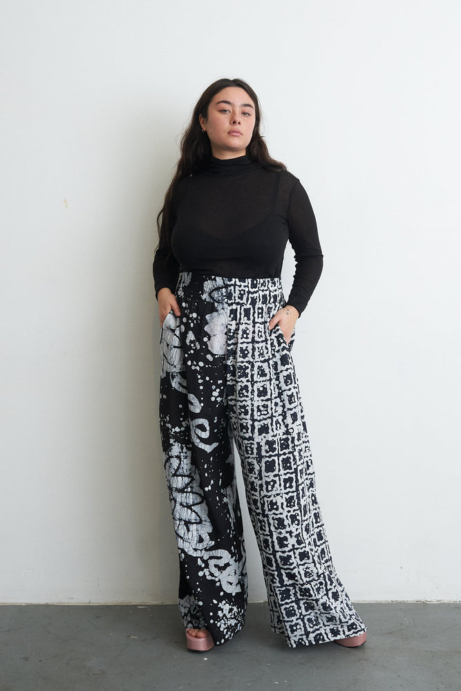 Elegant Latus Trousers in 2 Party System print, with a black and white pattern, perfect for a sophisticated yet casual look.