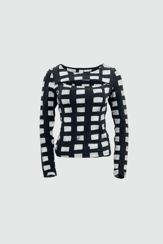 Long sleeve cotton jersey Osei-Duro Rift Top in Dominos batik print, featuring a black and white checkered pattern.